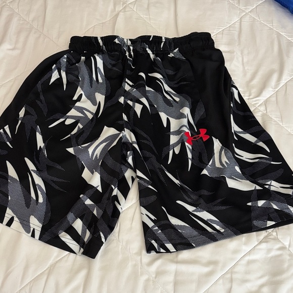 Under Armour Men's Black and White Patterned Athletic Shorts - Picture 1 of 4
